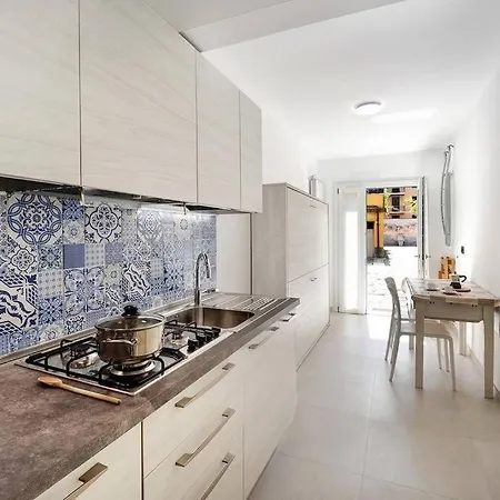 La Bouganville A 50 M Dal Mare Lägenhet Alassio