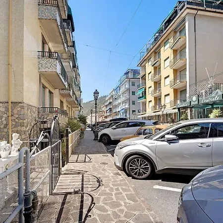 Lägenhet La Bouganville A 50 M Dal Mare *